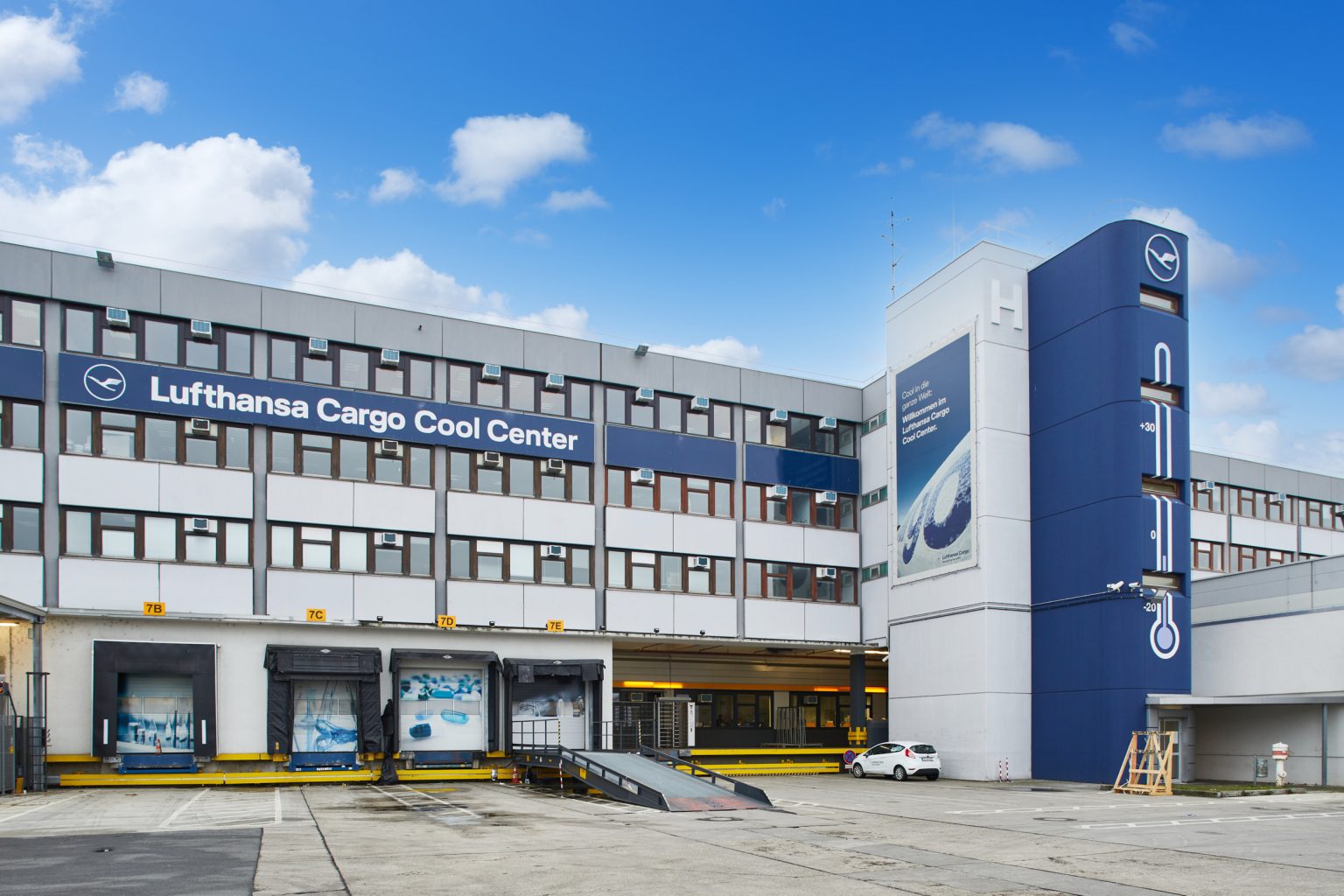 Lufthansa Cargo adds premium shipping service for Covid19 vaccines